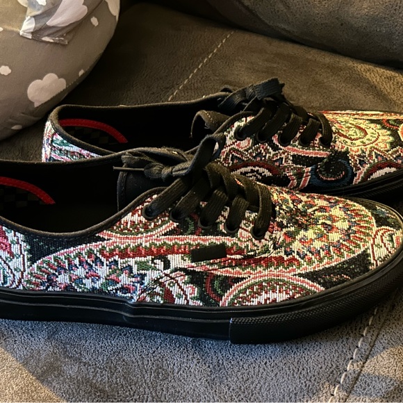 BRAND NEW Vans special edition paisleys - Picture 5 of 16